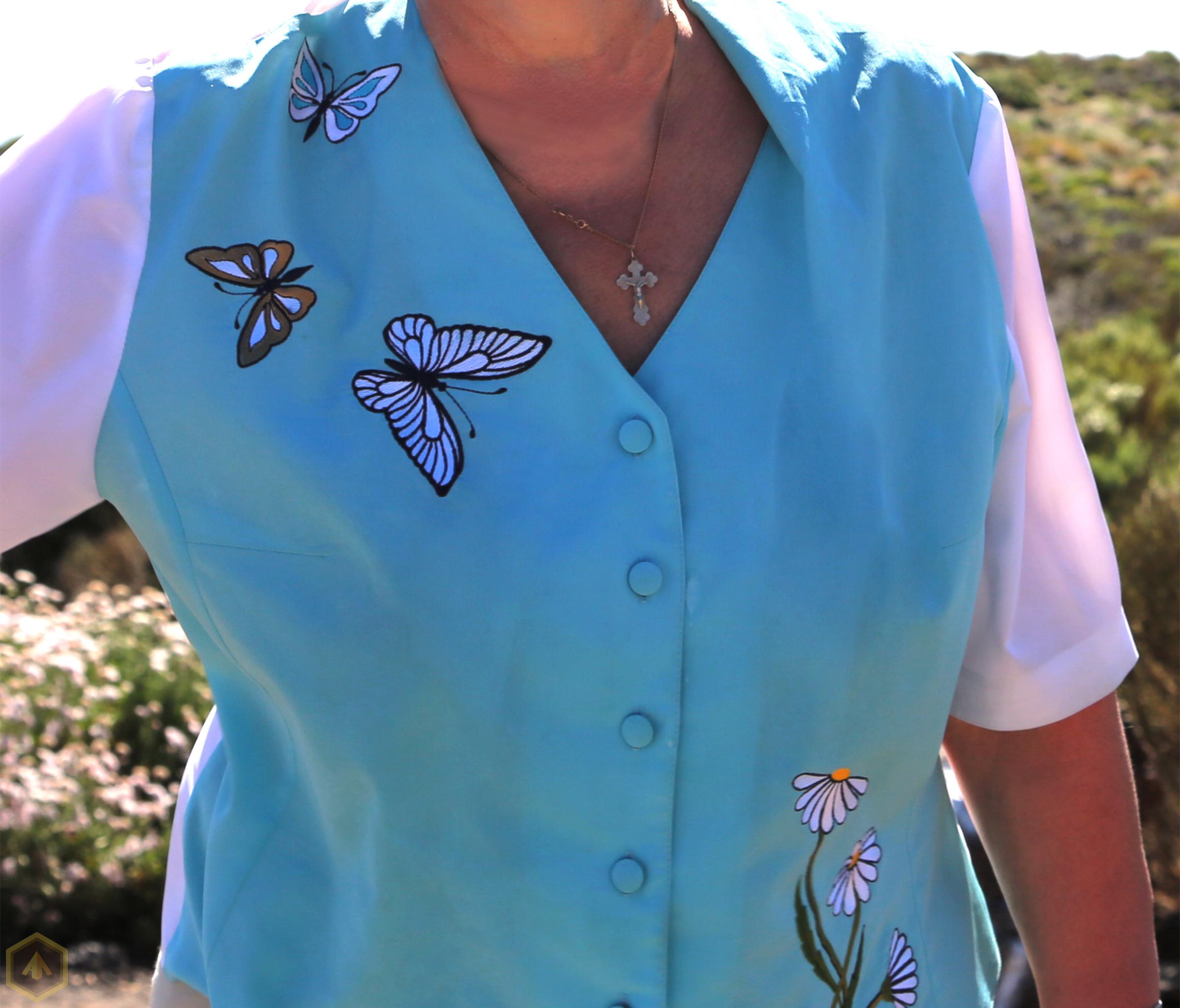 Блузка летняя с бабочками и ромашками