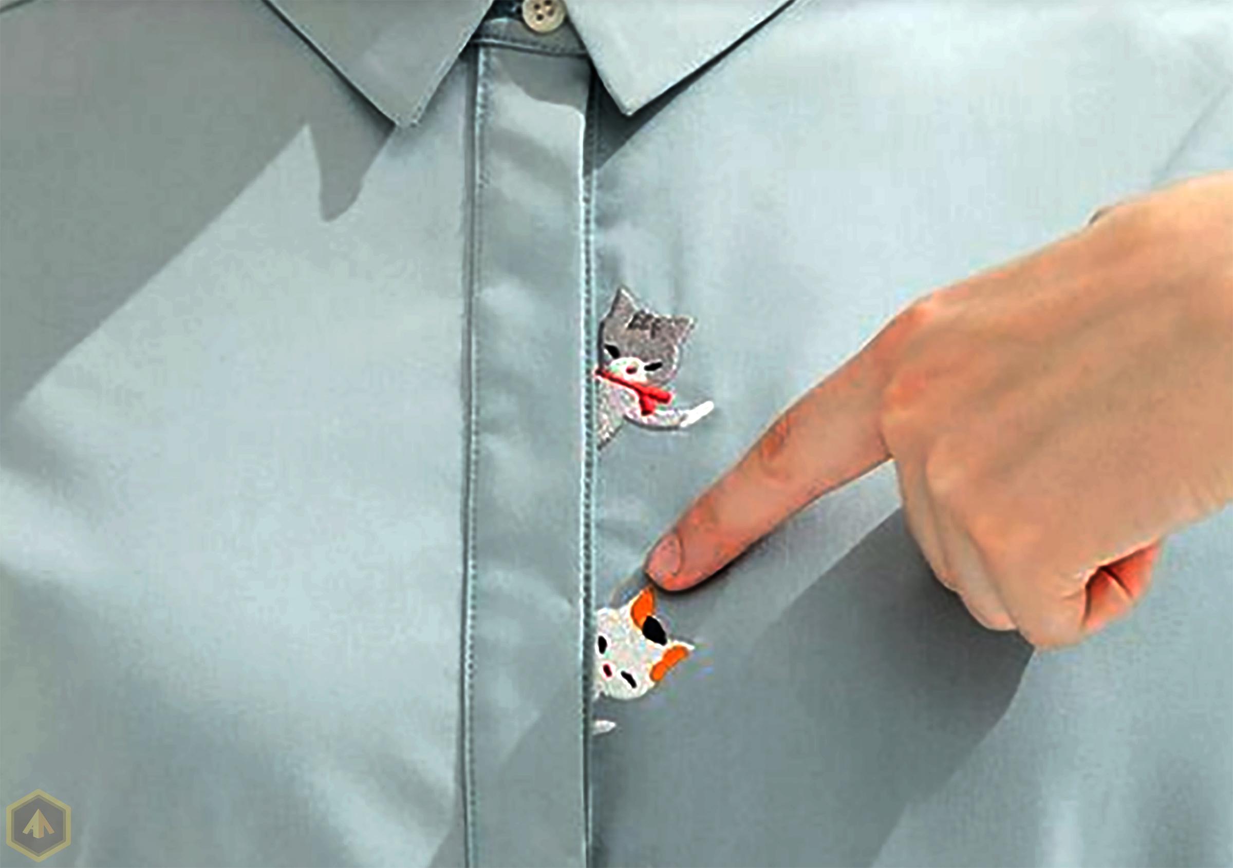 5.Рубашка с вышитыми котятами