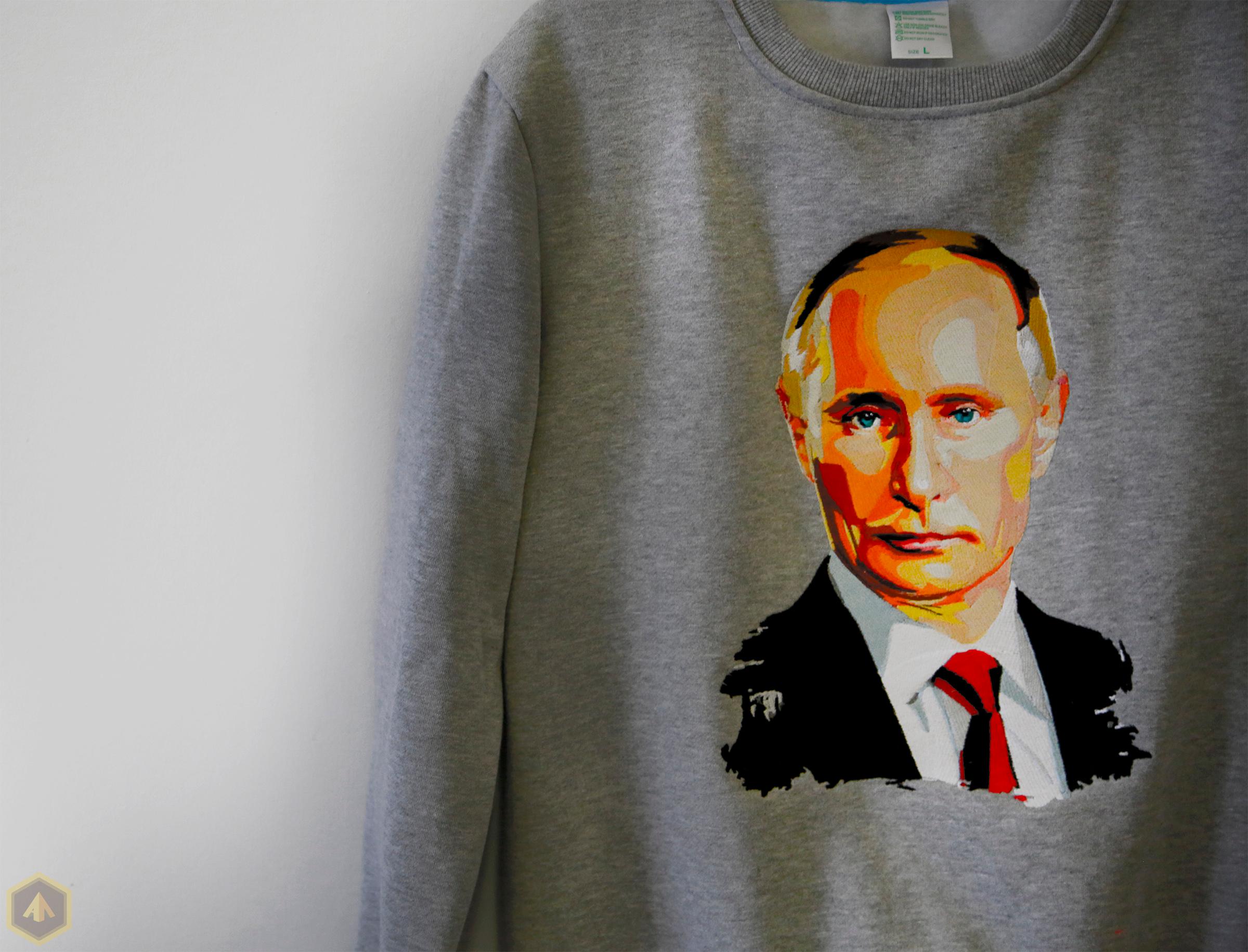 Портрет Путина на толстовке-1