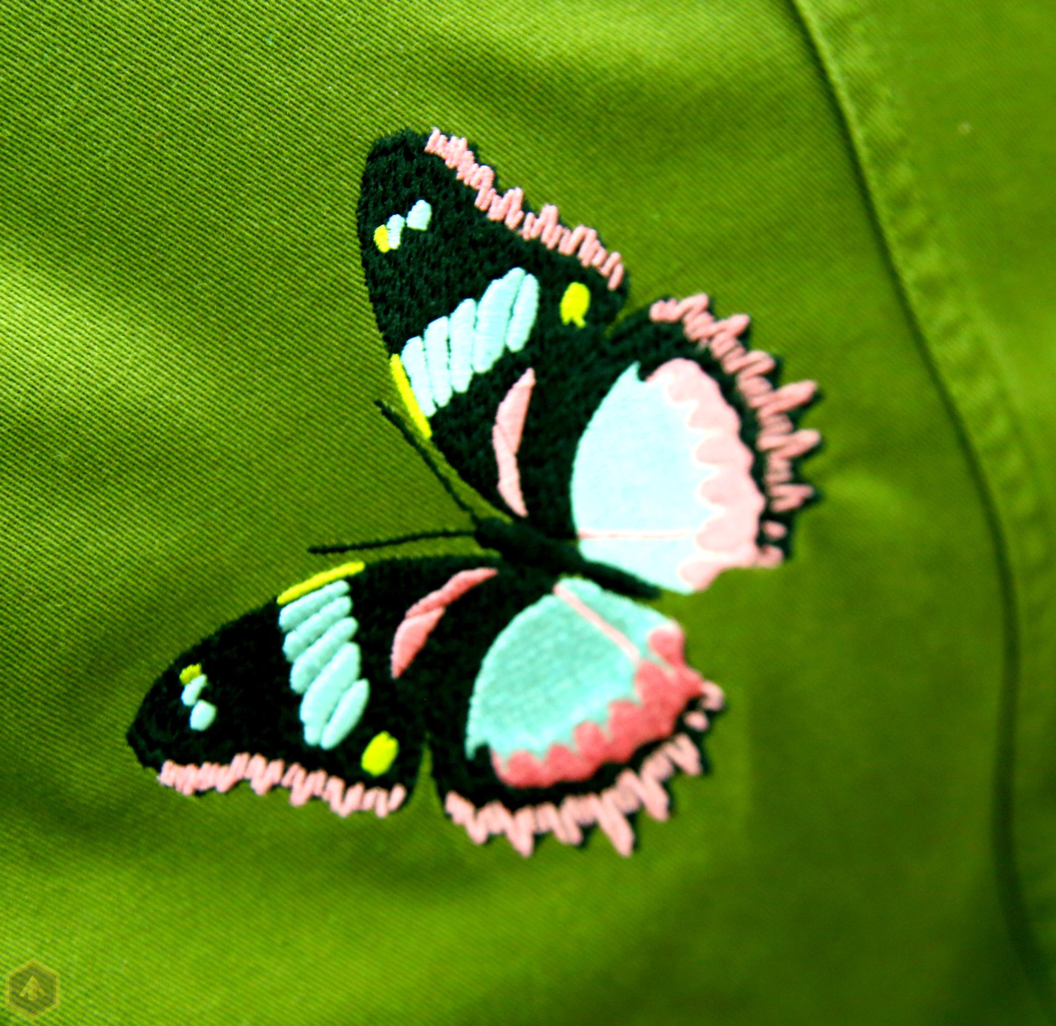 бабочки на защитной куртке - 1