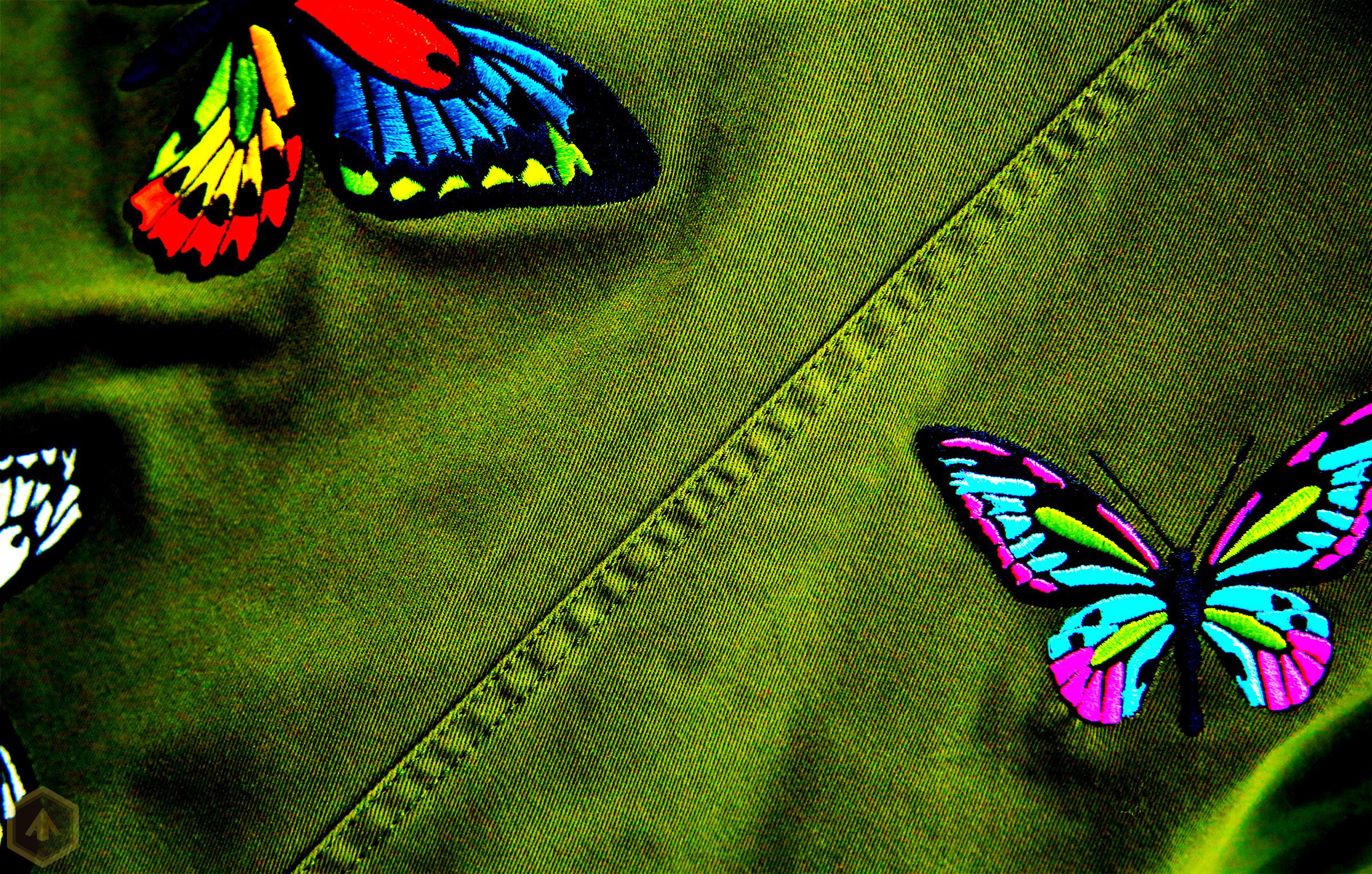 бабочки на защитной куртке - 3