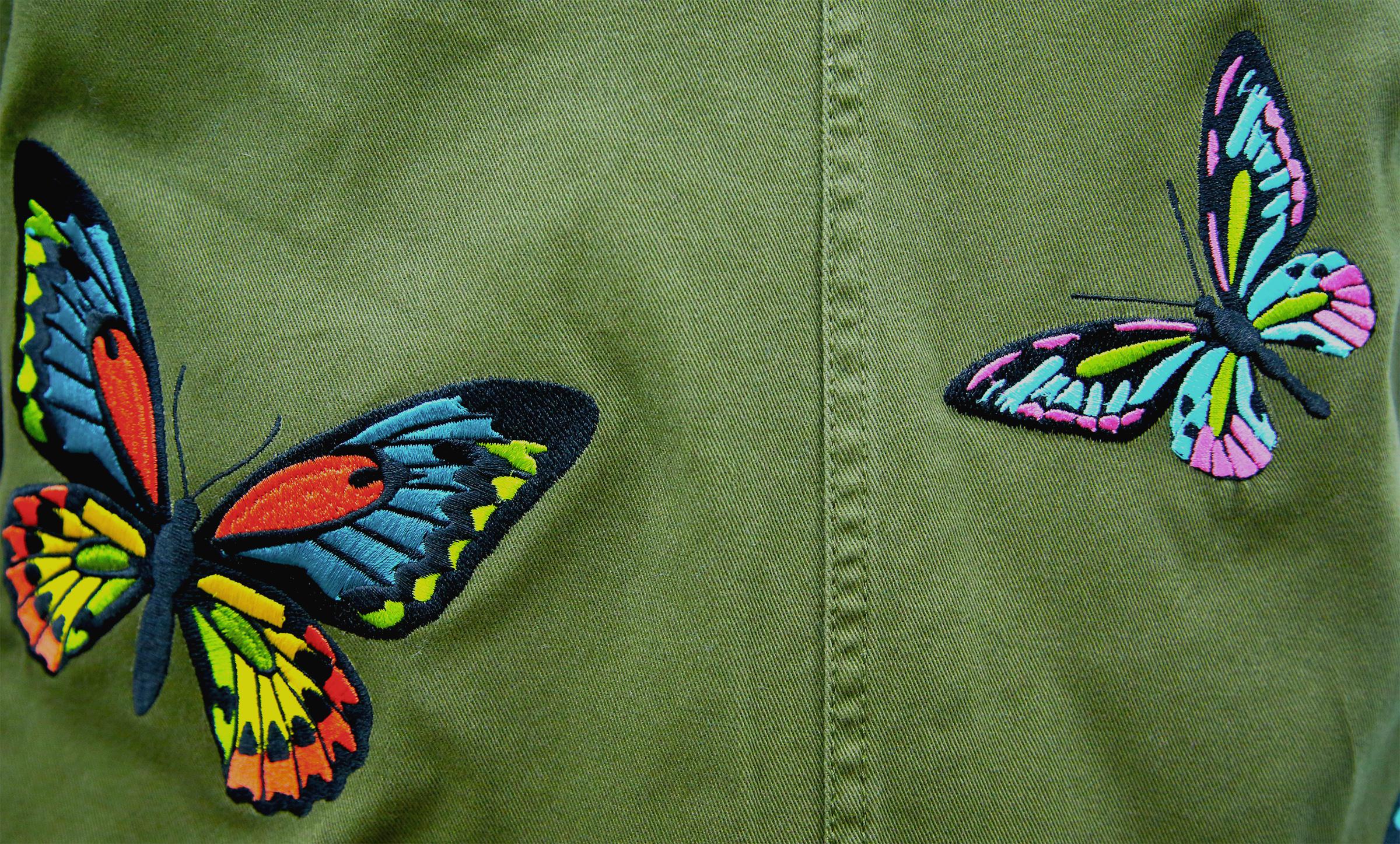 бабочки на защитной куртке - 2