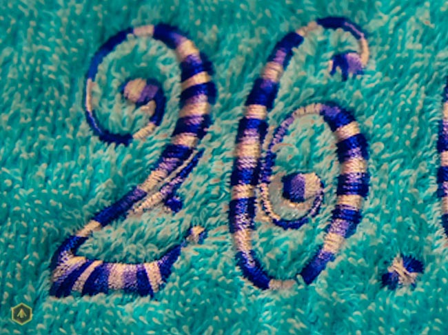 вышивка меланжевыми нитками на махровом полотенце - 1